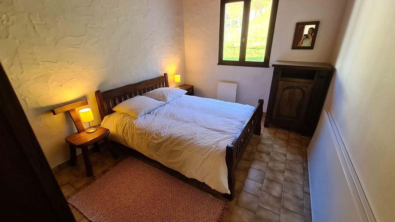 Photo of Bedroom in Campan