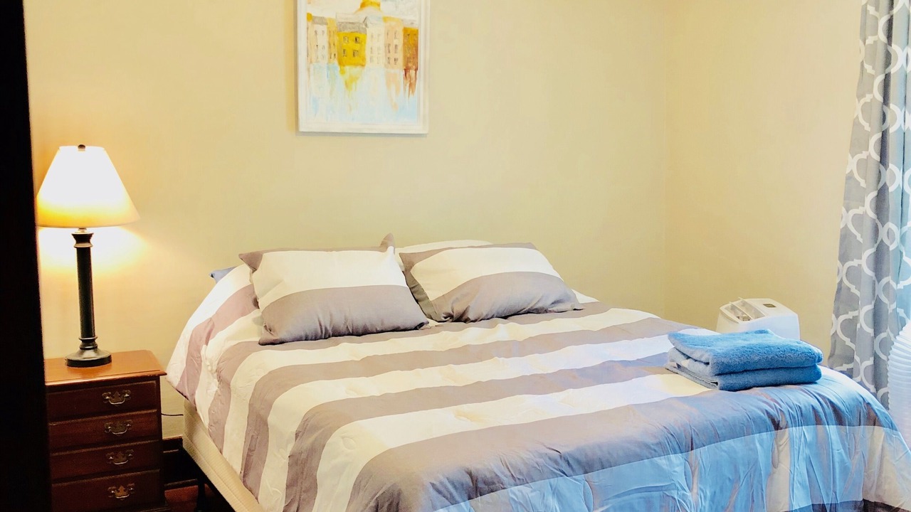 Photo of Bedroom in Downtown Niagara Falls