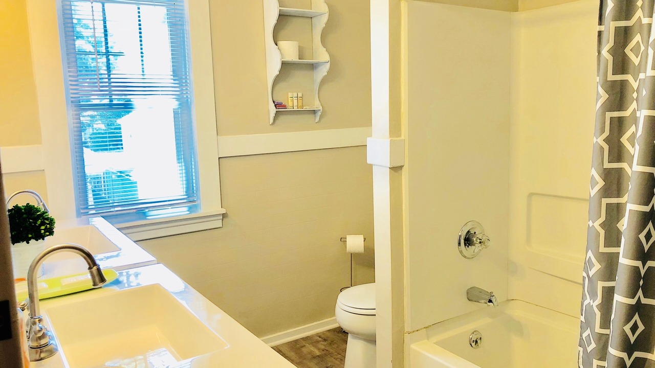Photo of Bathroom in Downtown Niagara Falls