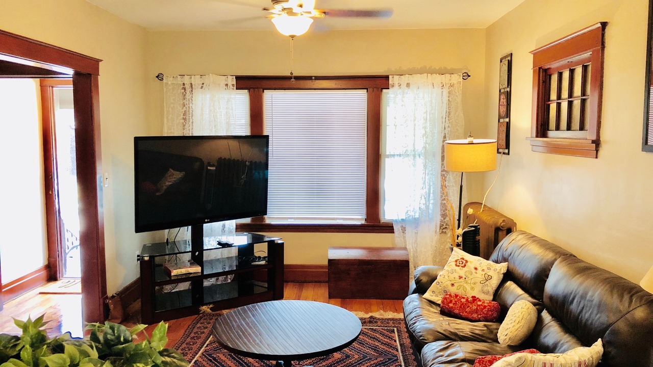 Photo of Livingroom in Downtown Niagara Falls
