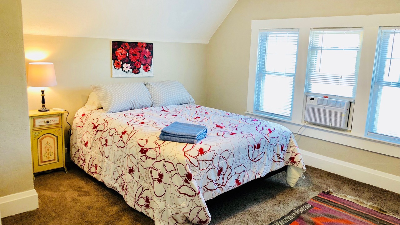 Photo of Bedroom in Downtown Niagara Falls