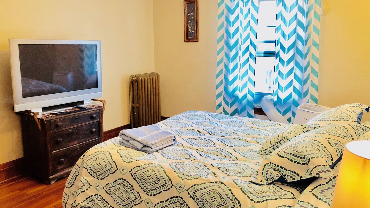 Photo of Bedroom in Downtown Niagara Falls