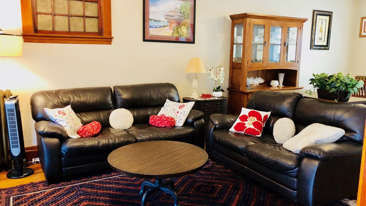Photo of Livingroom in Downtown Niagara Falls
