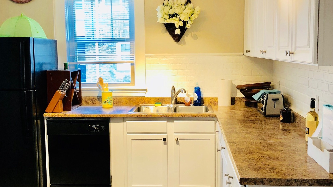 Photo of Kitchen in Downtown Niagara Falls