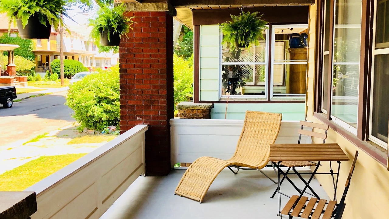Photo of Patio Balcony in Downtown Niagara Falls