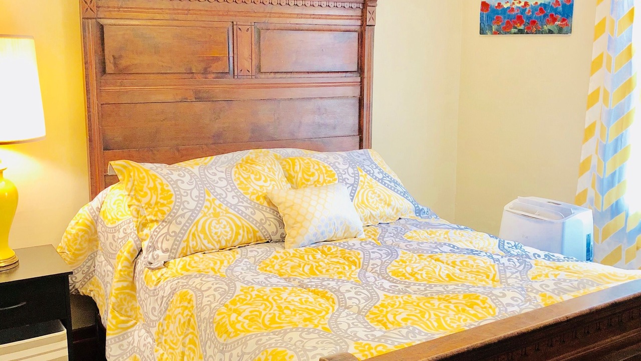 Photo of Bedroom in Downtown Niagara Falls