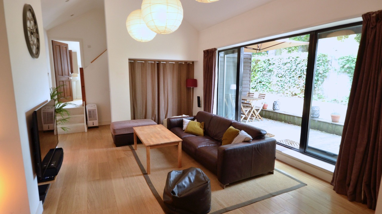 Photo of Livingroom in Windsor City Centre