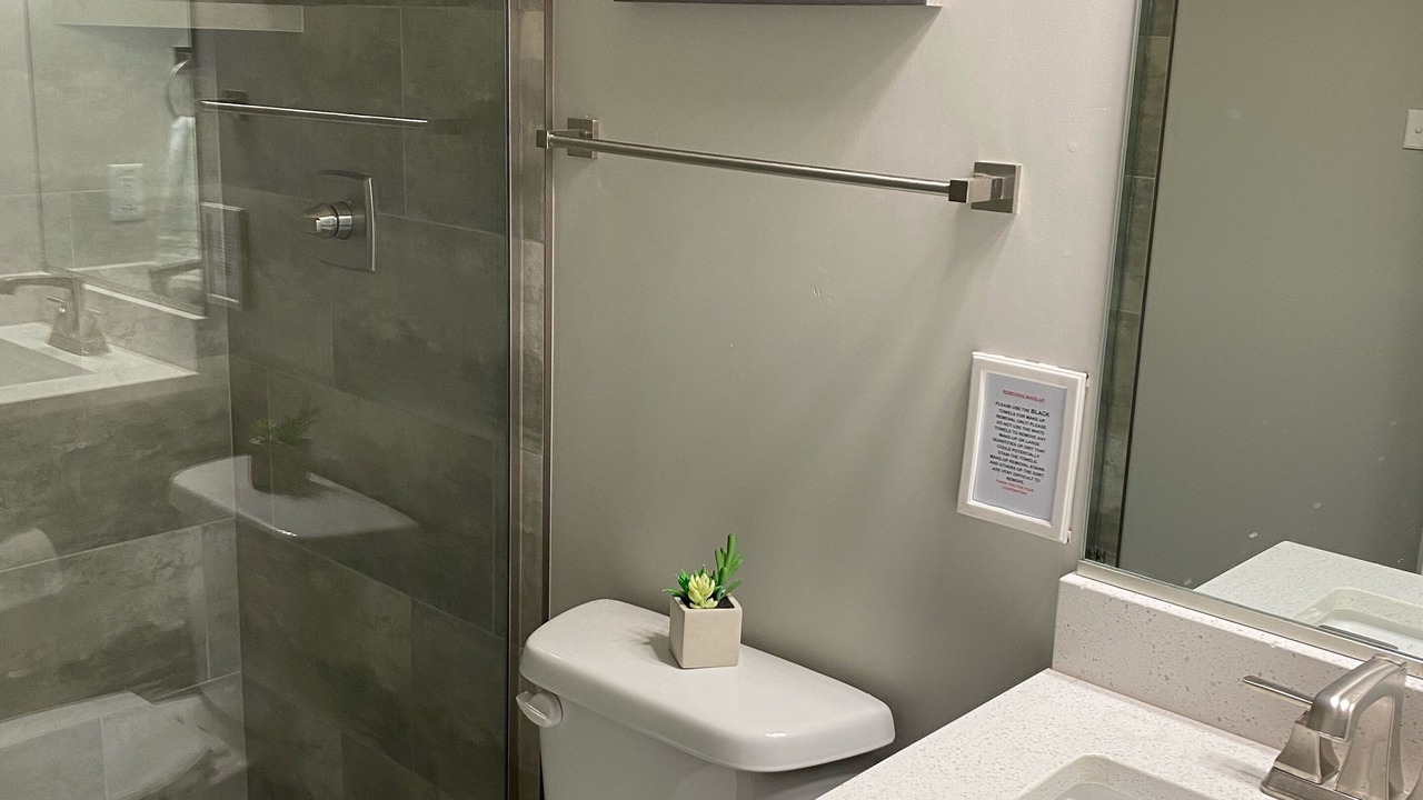 Photo of Bathroom in Hurricane