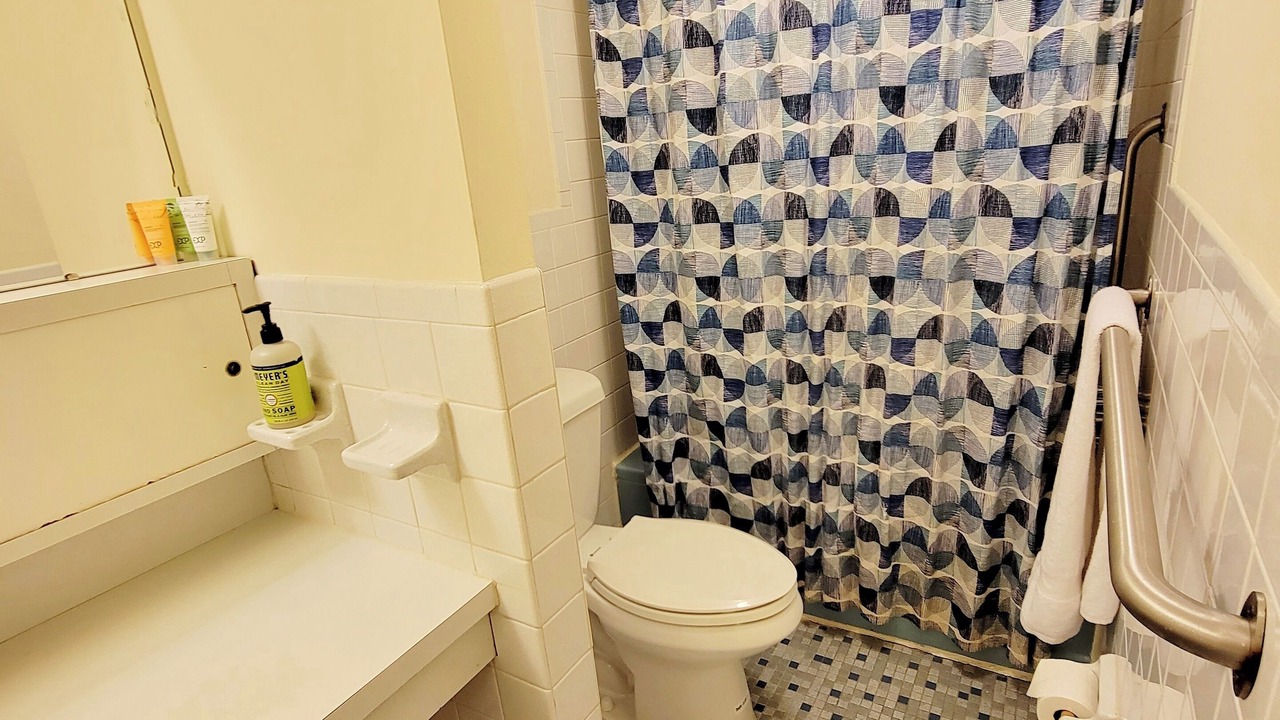 Photo of Bathroom in Foxcroft Square
