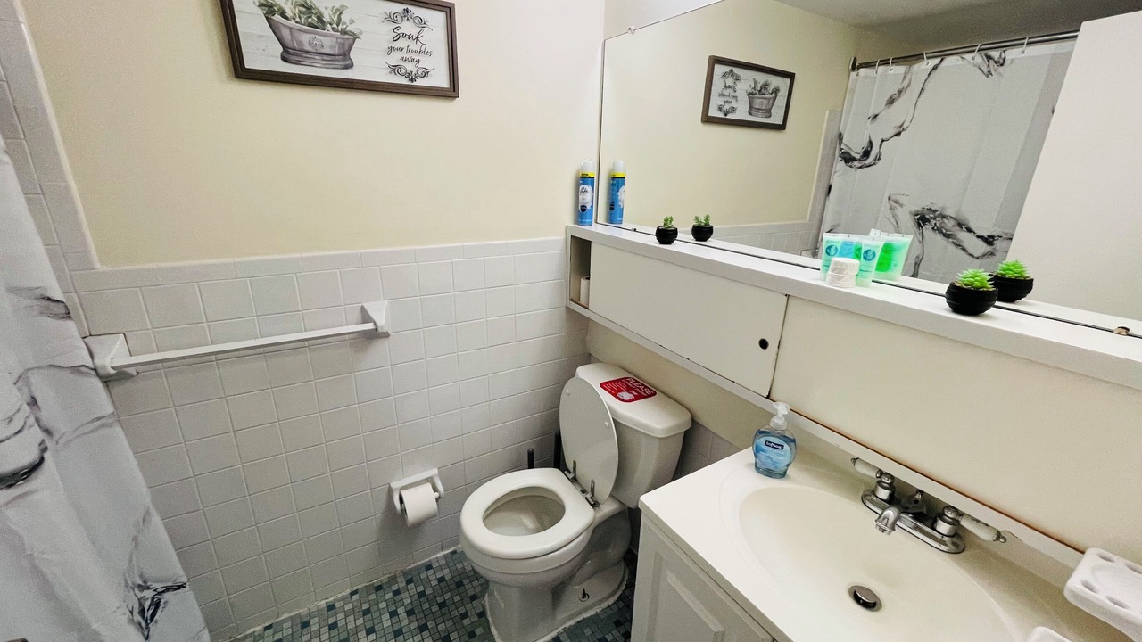 Photo of Bathroom in Foxcroft Square