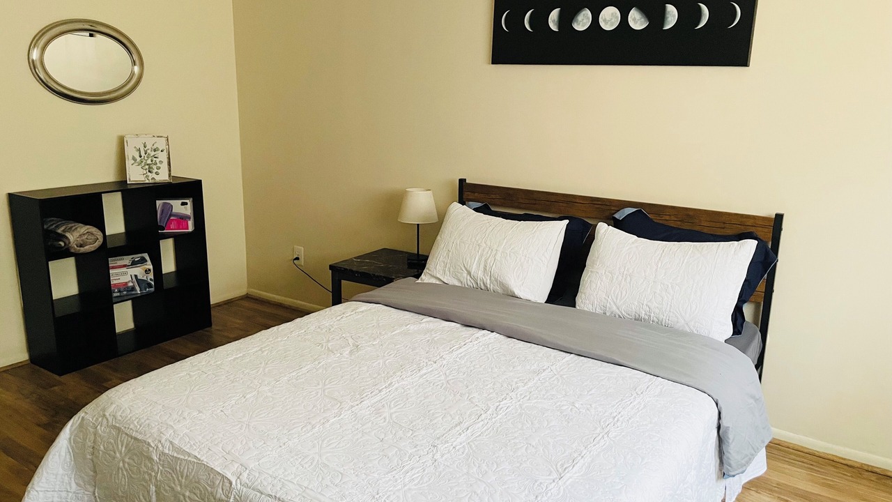 Photo of Bedroom in Foxcroft Square