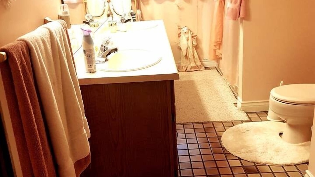 Photo of Bathroom in Sarnia