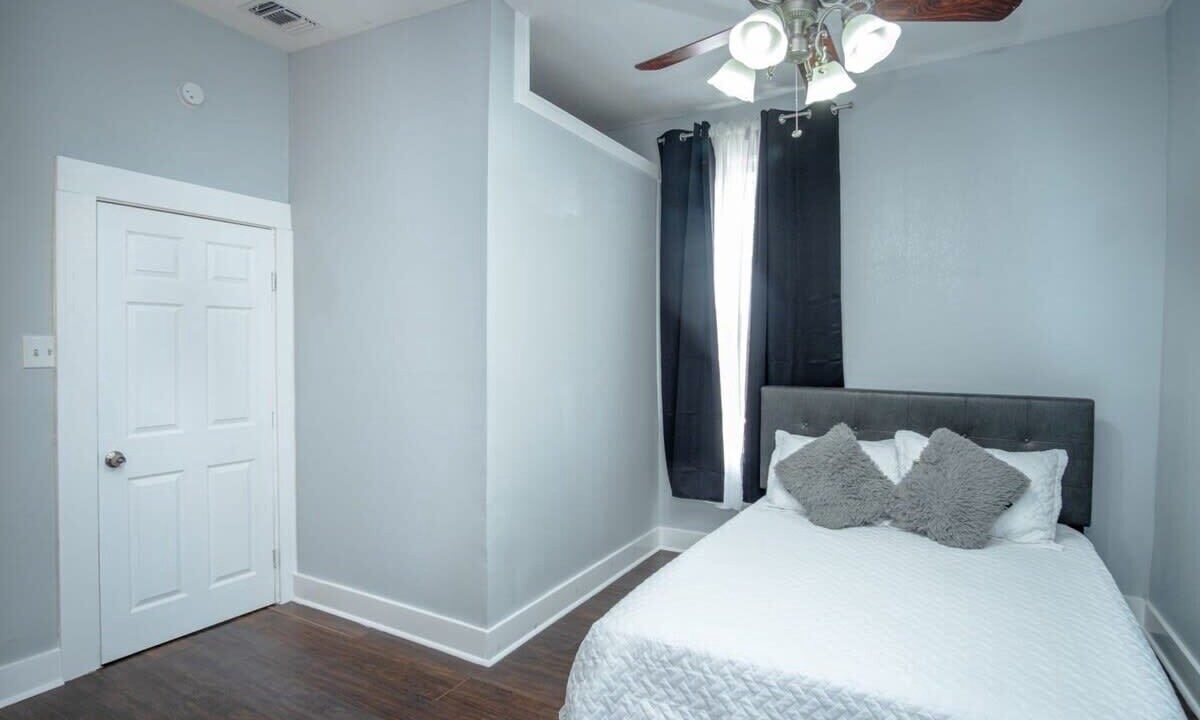 Photo of Bedroom in Five Points