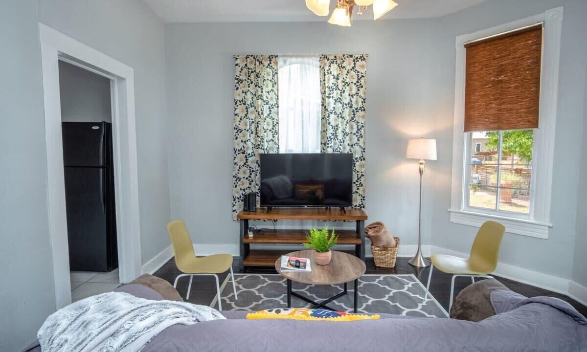 Photo of Livingroom in Five Points