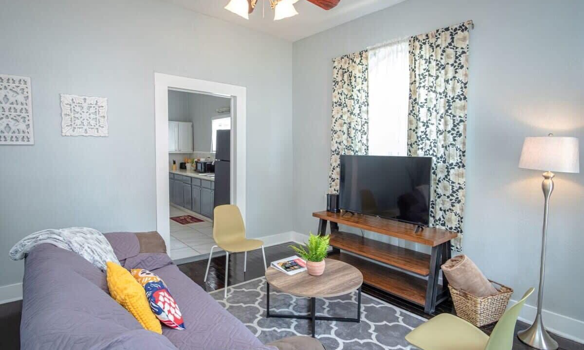 Photo of Livingroom in Five Points