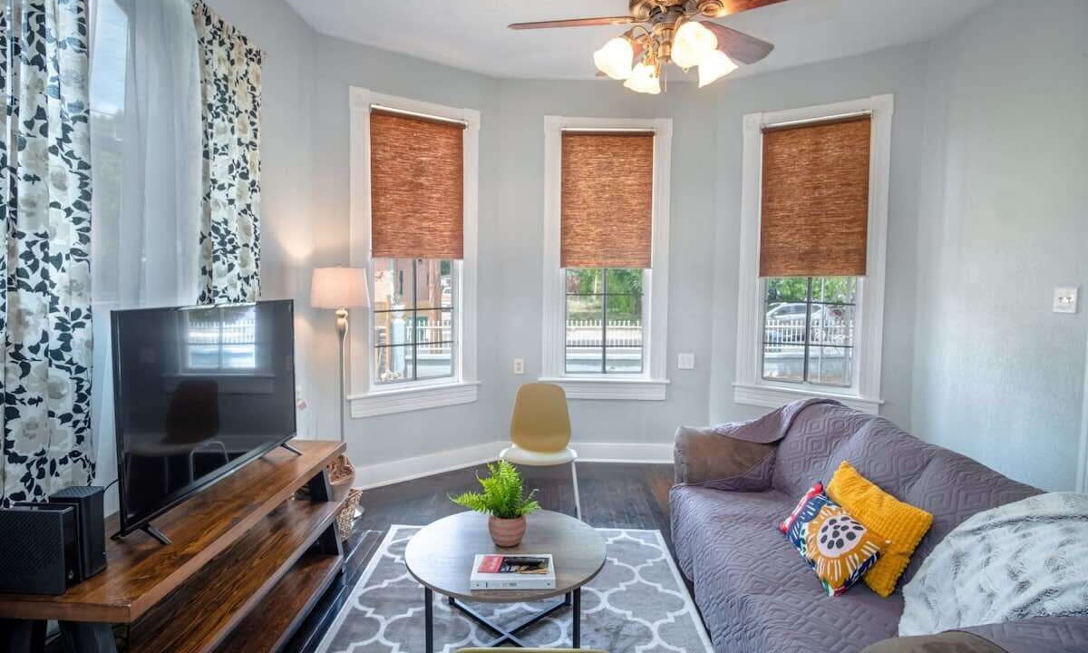 Photo of Livingroom in Five Points