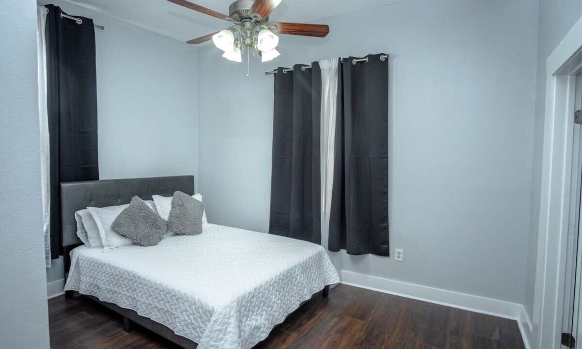 Photo of Bedroom in Five Points
