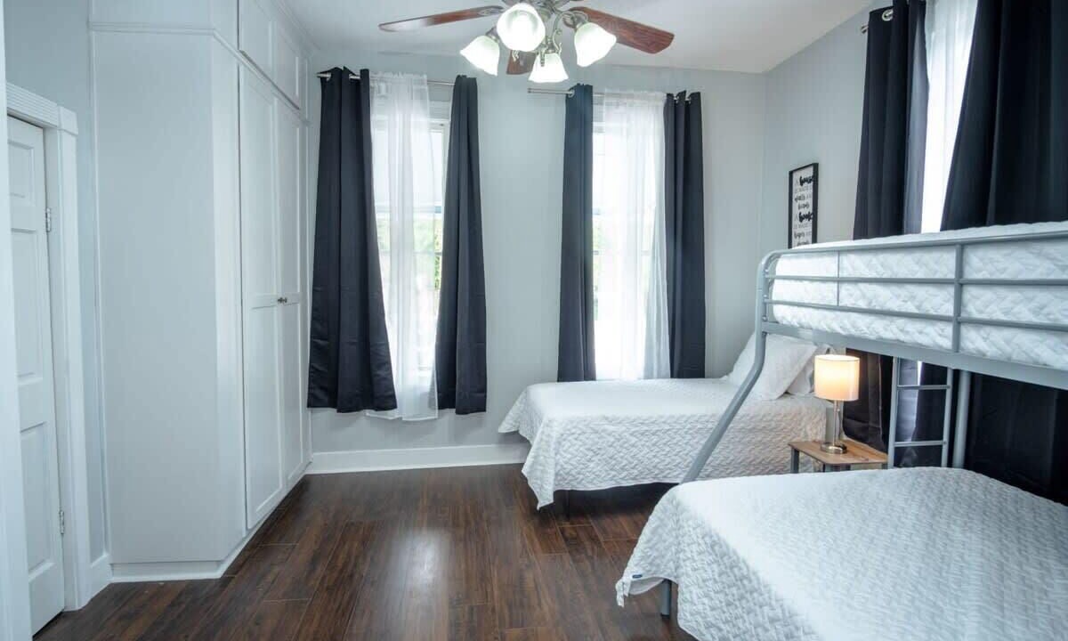 Photo of Bedroom in Five Points