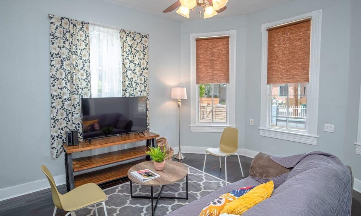 Photo of Livingroom in Five Points