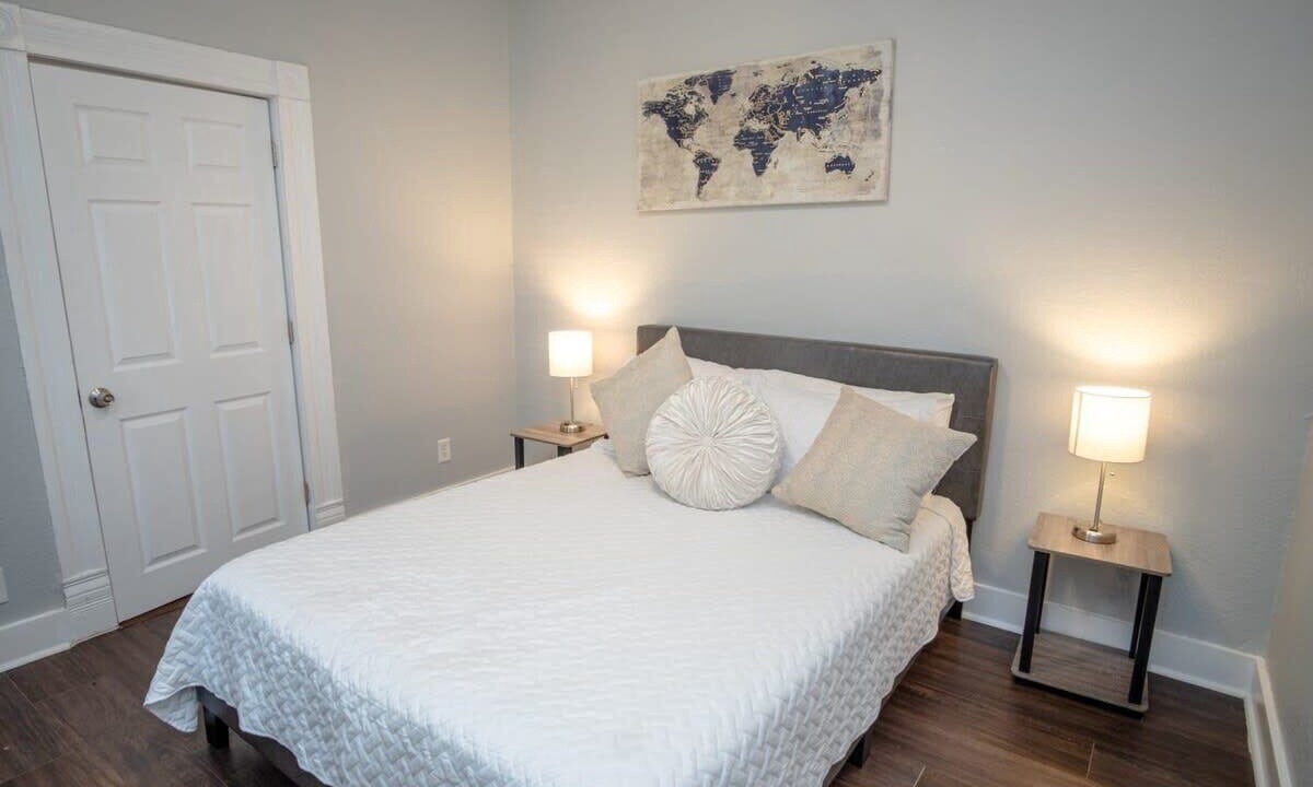 Photo of Bedroom in Five Points