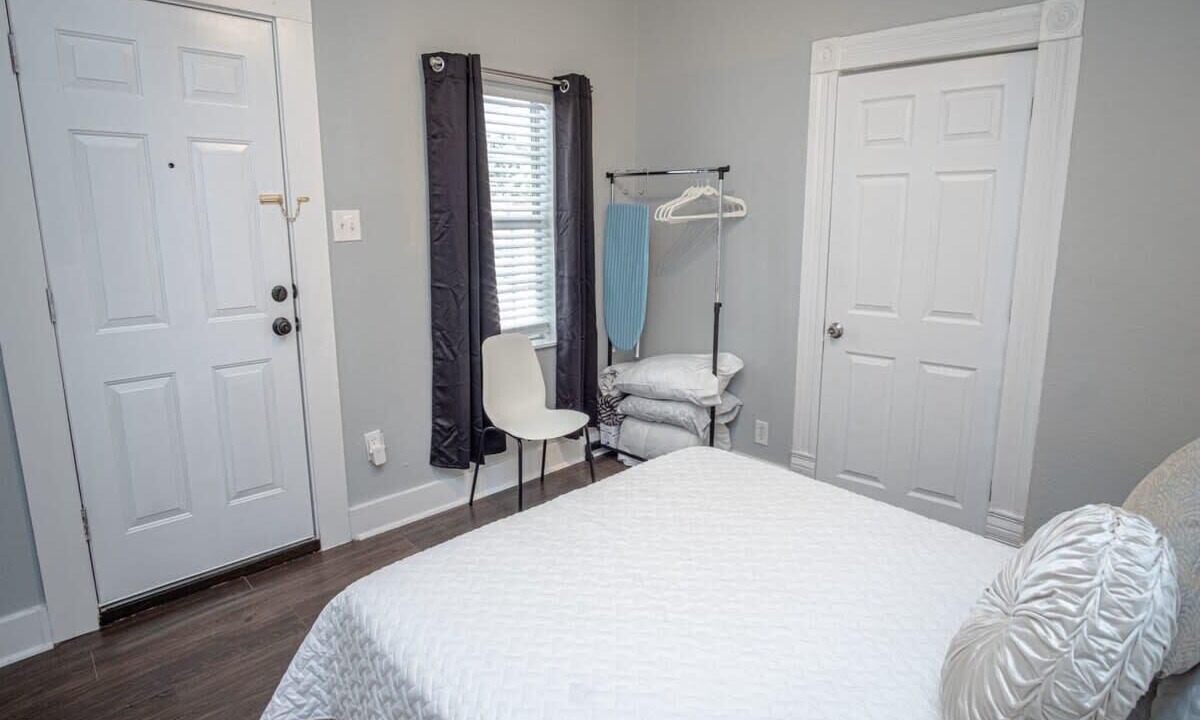 Photo of Bedroom in Five Points