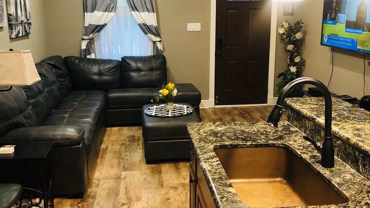 Photo of Livingroom in Historic Garderns
