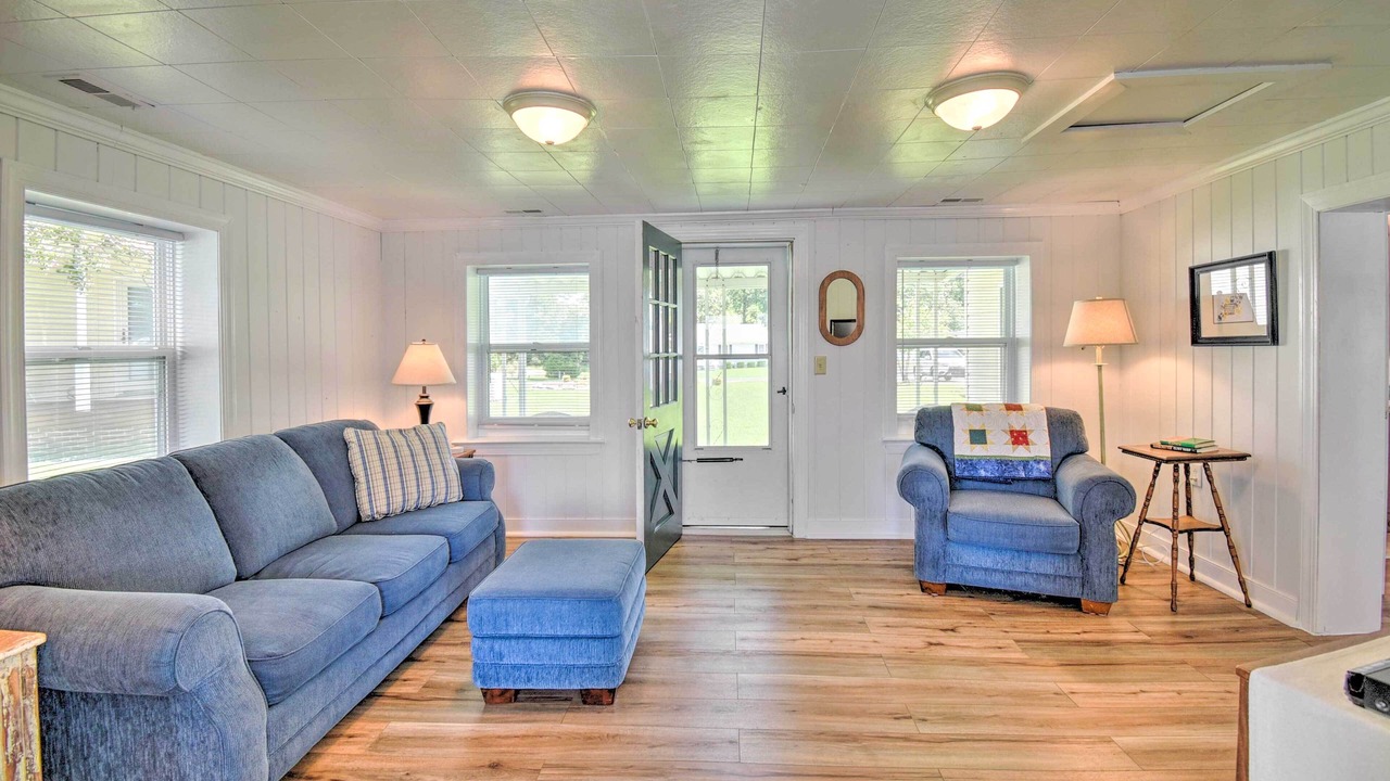 Photo of Livingroom in Deltaville