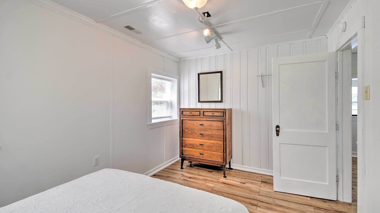 Photo of Bedroom in Deltaville