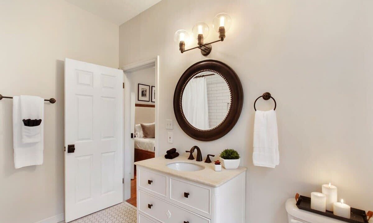 Photo of Bathroom in Beach Institute