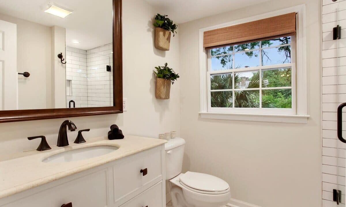 Photo of Bathroom in Beach Institute