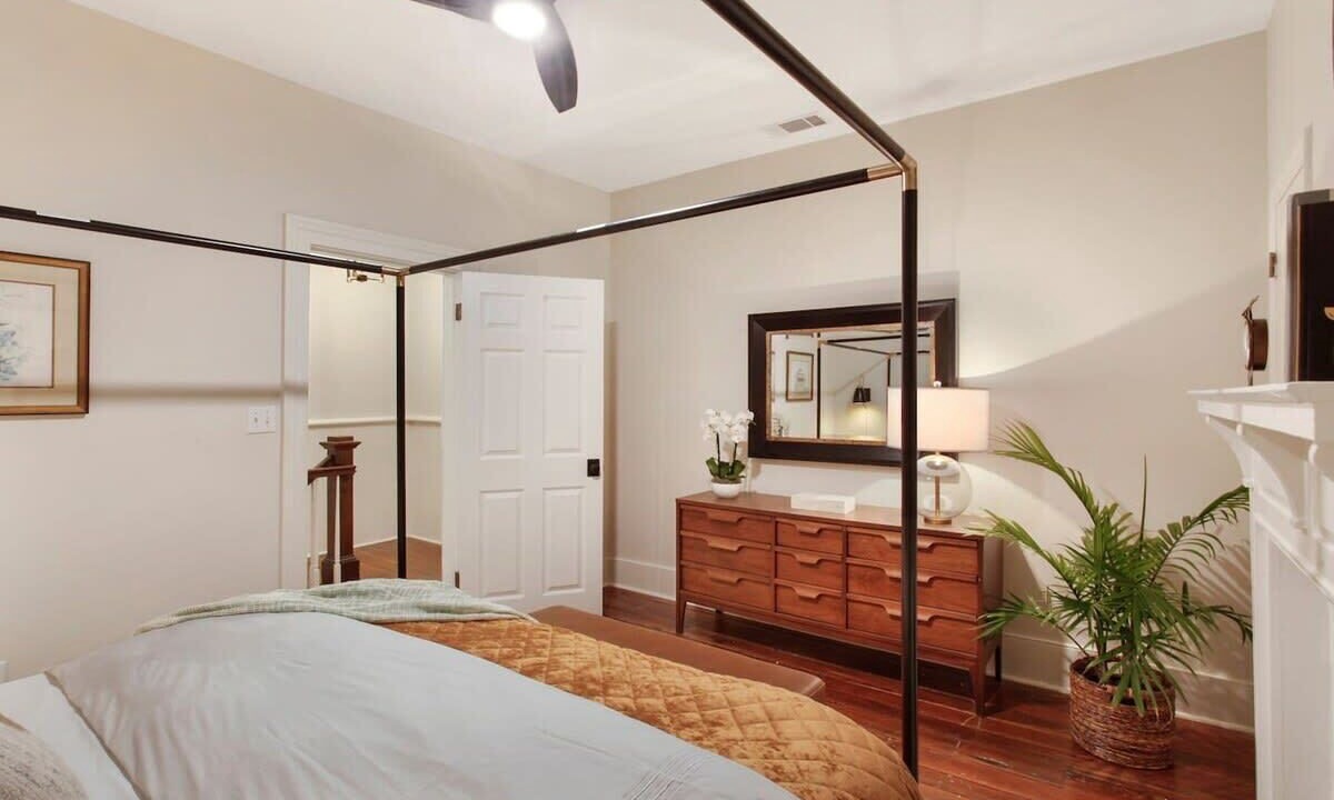 Photo of Bedroom in Beach Institute