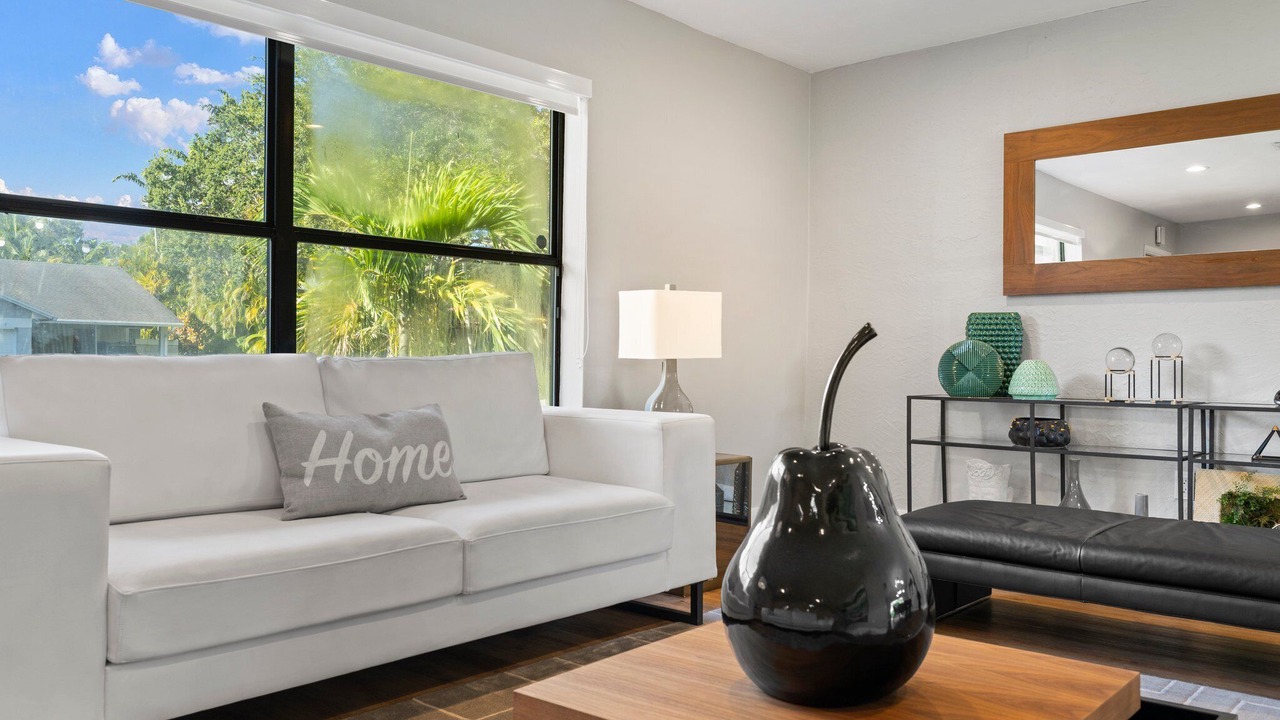 Photo of Livingroom in Ludlam