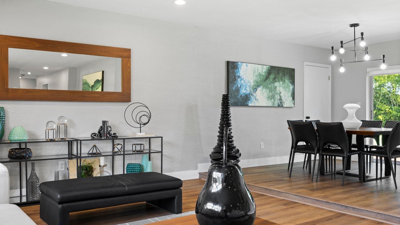 Photo of Livingroom in Ludlam