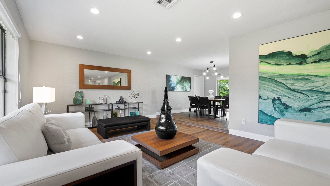Photo of Livingroom in Ludlam