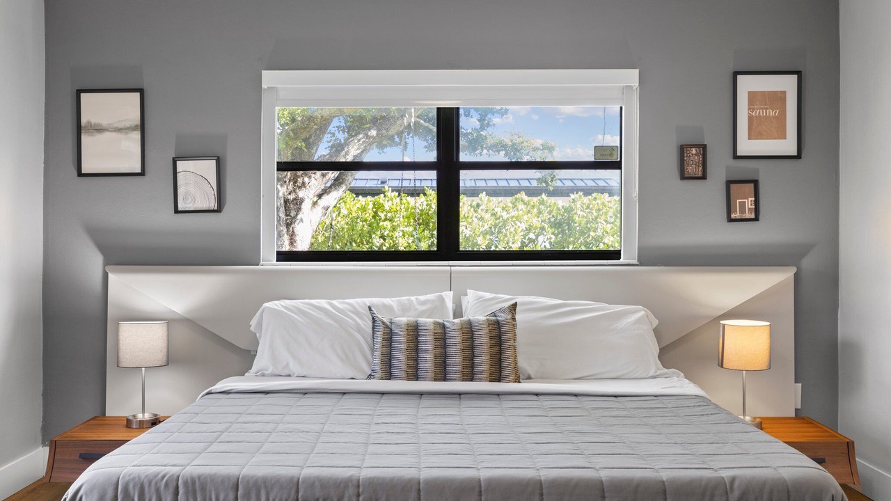 Photo of Bedroom in Ludlam