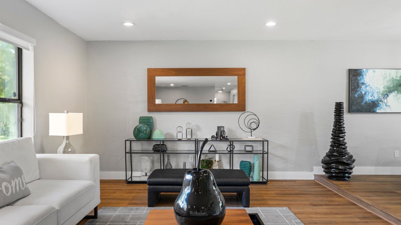 Photo of Livingroom in Ludlam