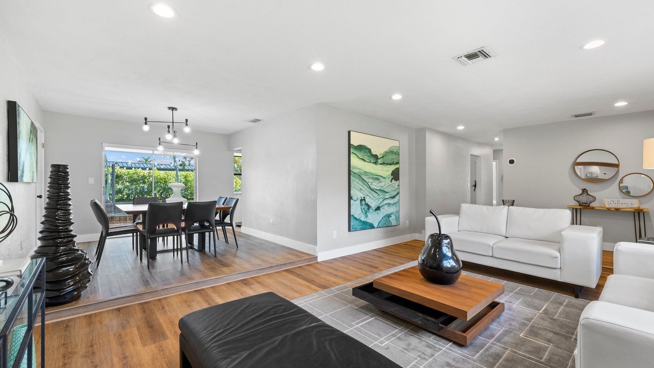 Photo of Livingroom in Ludlam