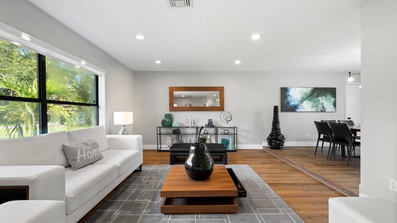 Photo of Livingroom in Ludlam