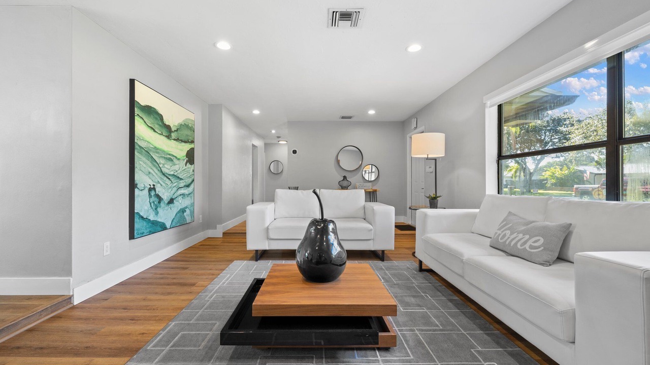 Photo of Livingroom in Ludlam