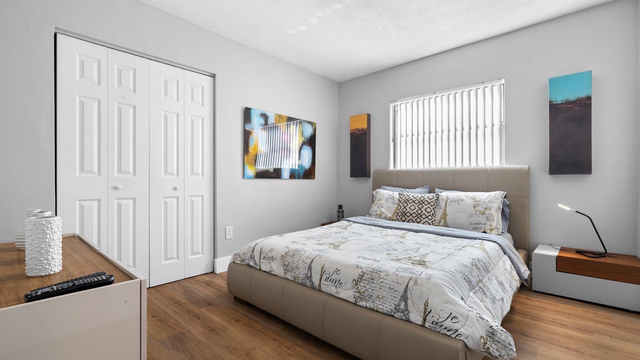 Photo of Bedroom in Ludlam