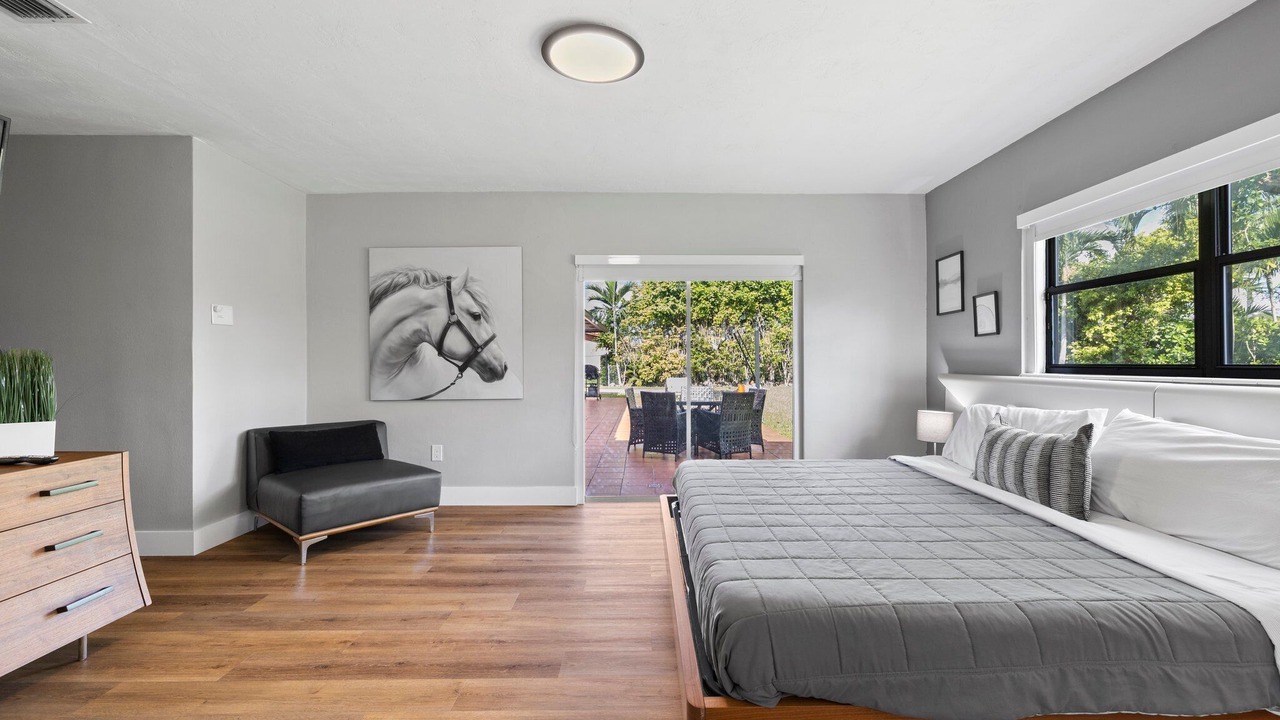 Photo of Bedroom in Ludlam
