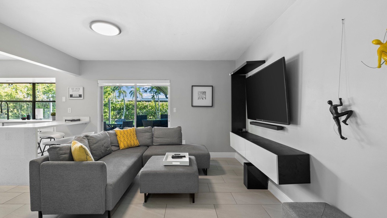 Photo of Livingroom in Ludlam