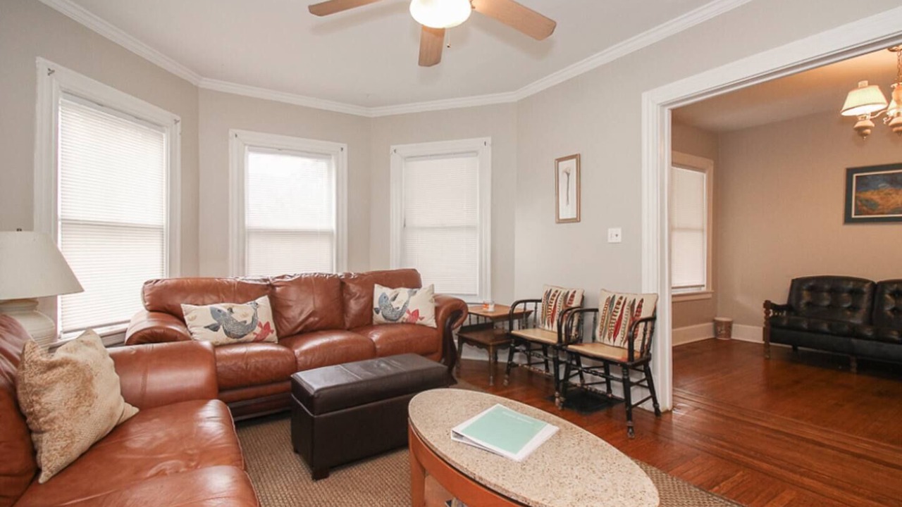 Photo of Livingroom in Edgewater