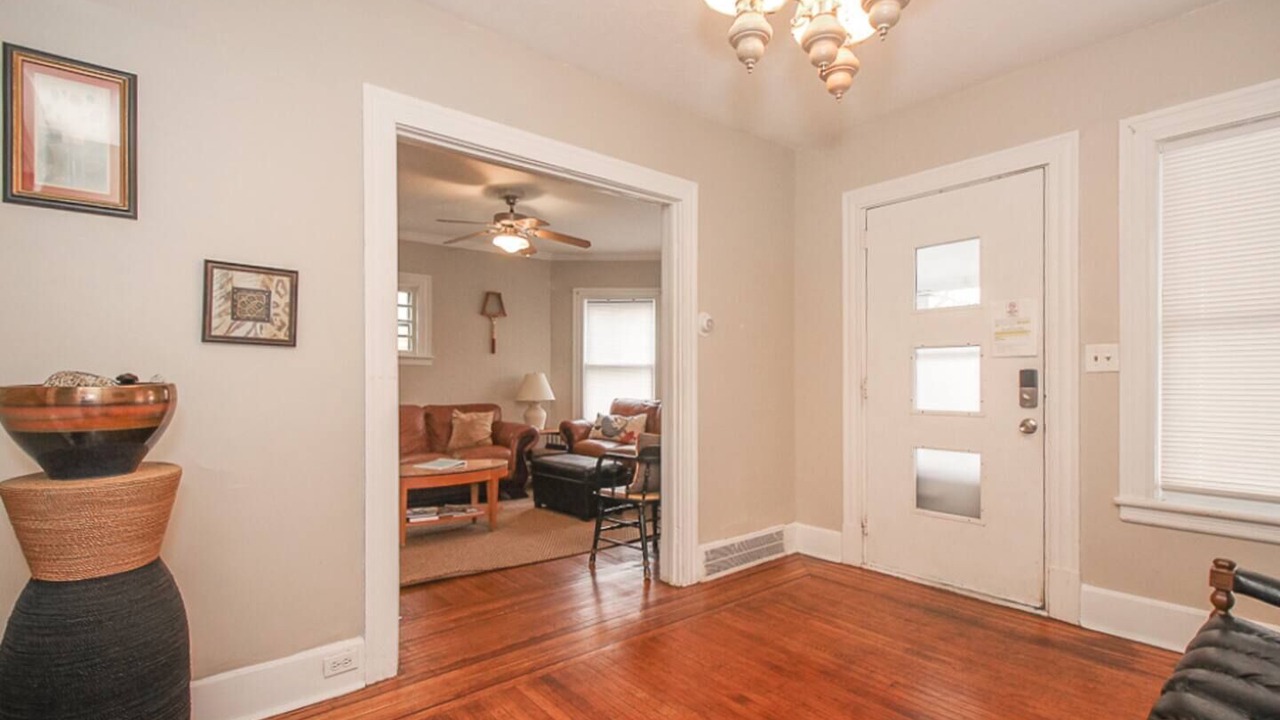 Photo of Livingroom in Edgewater