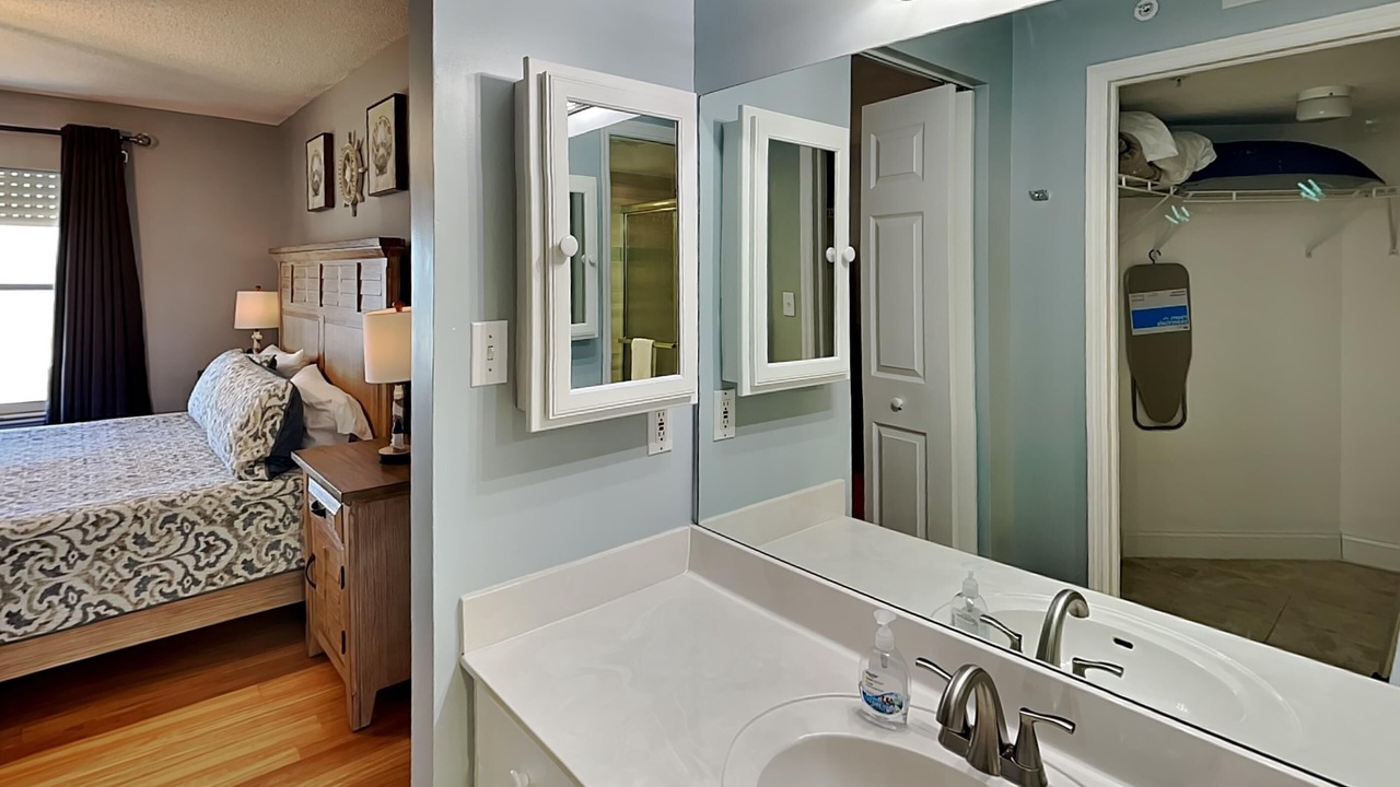 Photo of Bathroom in Seawinds Condo