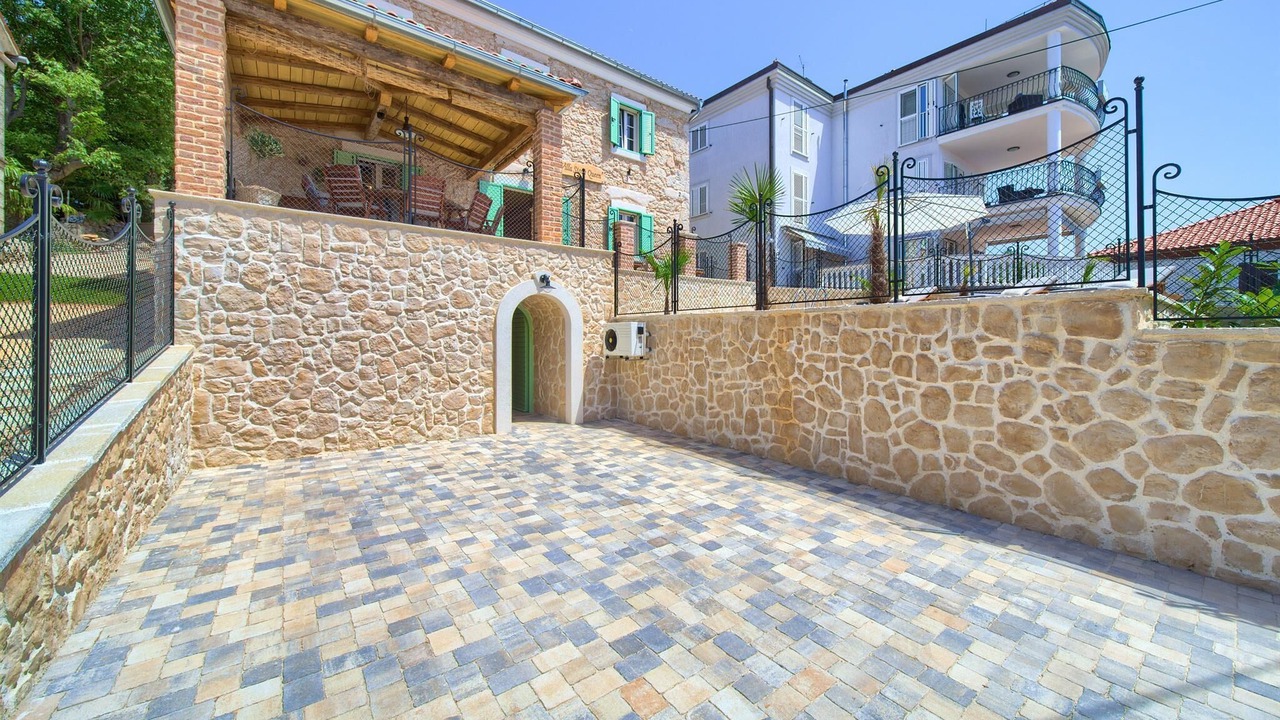 Photo of Patio Balcony in Malinska