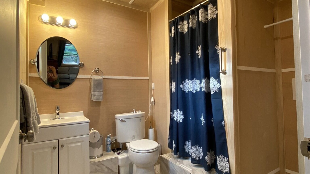 Photo of Bathroom in Waves