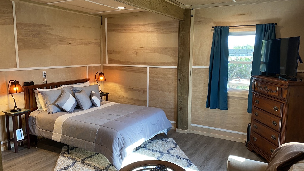 Photo of Bedroom in Waves