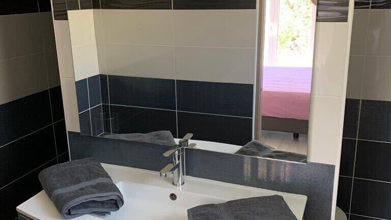 Photo of Bathroom in Gap