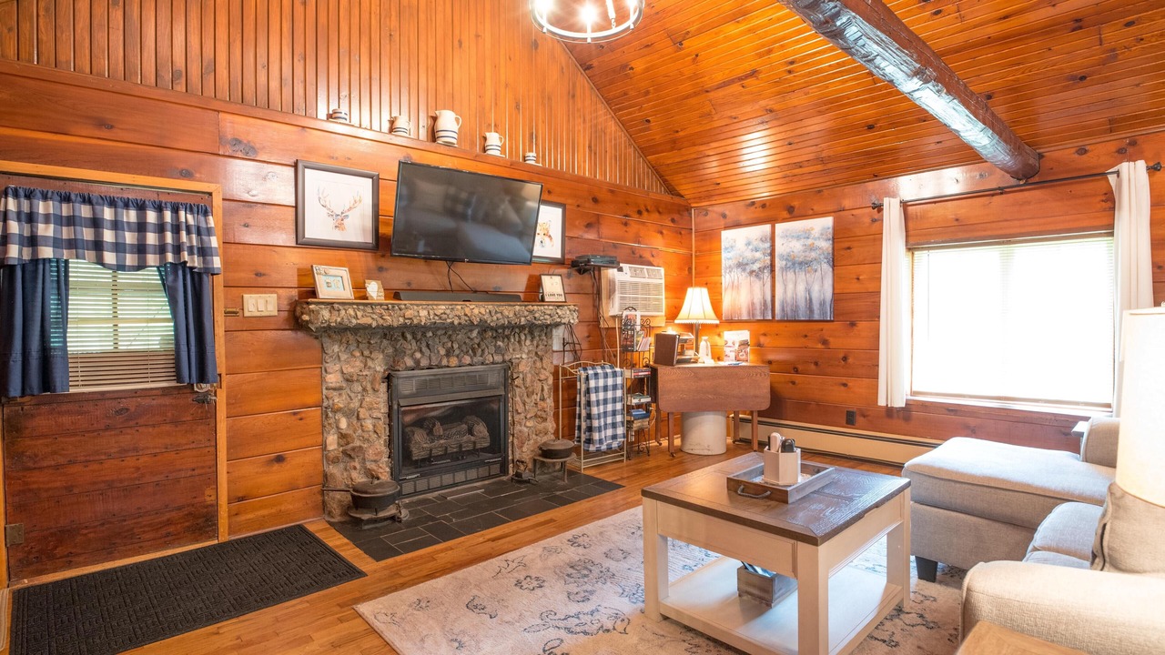 Photo of Livingroom in Helmsburg